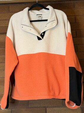 The North Face Colorblock Cragmont 1/4 Snap Up Sherpa Pullover - Cream & Coral
